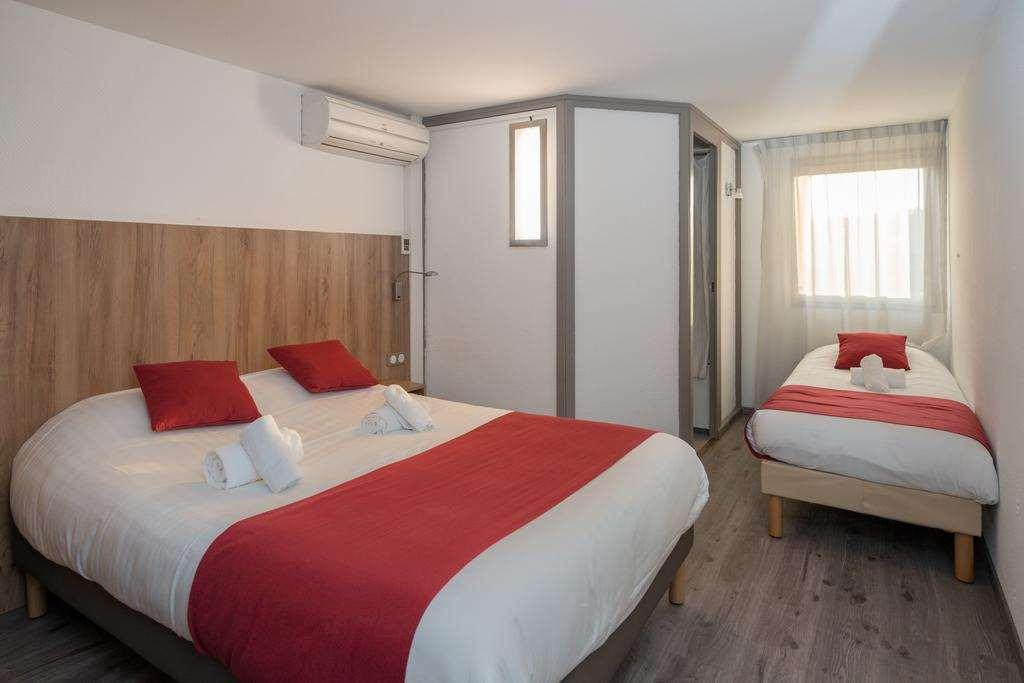 Brit Hotel Plaisance A9/A61 Narbonne Oda fotoğraf